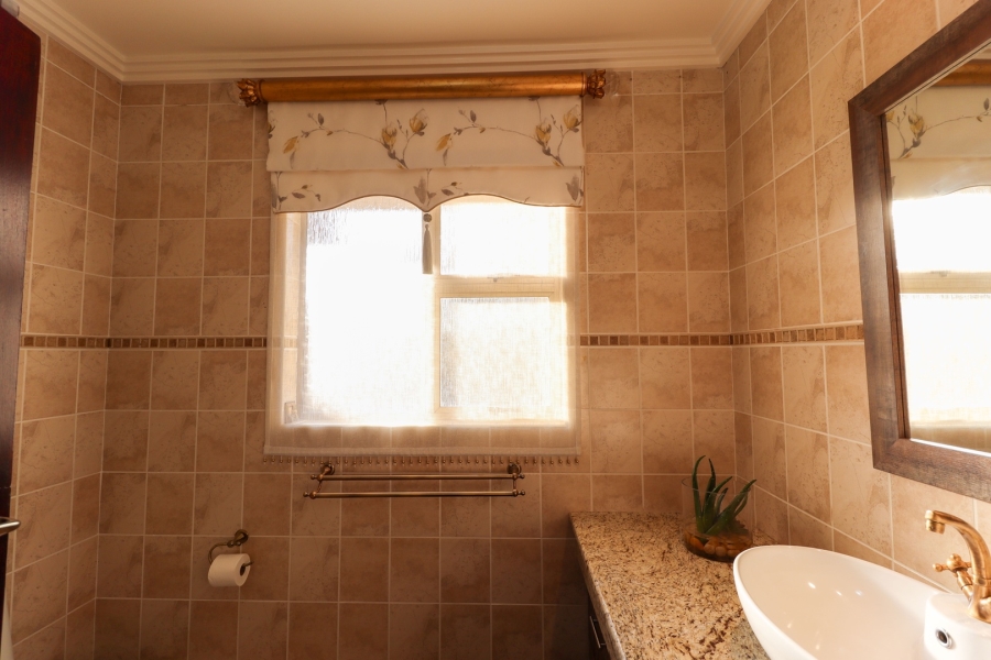 4 Bedroom Property for Sale in Heuwelsig Free State